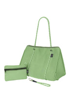 Cargar imagen en el visor de la galería, BOLSO VERDE, BOLSO NEOPRENO, BOLSO PERFORADO, BOLSO NEOPRENO VERDE, SURF, PLAYA, VERANO, BOLSO GRANDE, BOLSO DE MANO, CABO NAUTICO, BOLSO VERDE ZARA, BOLSO VERDE MANGO, CALMBAGS, BOLSO VIAJE, BOLSO PERSONALIOZADO